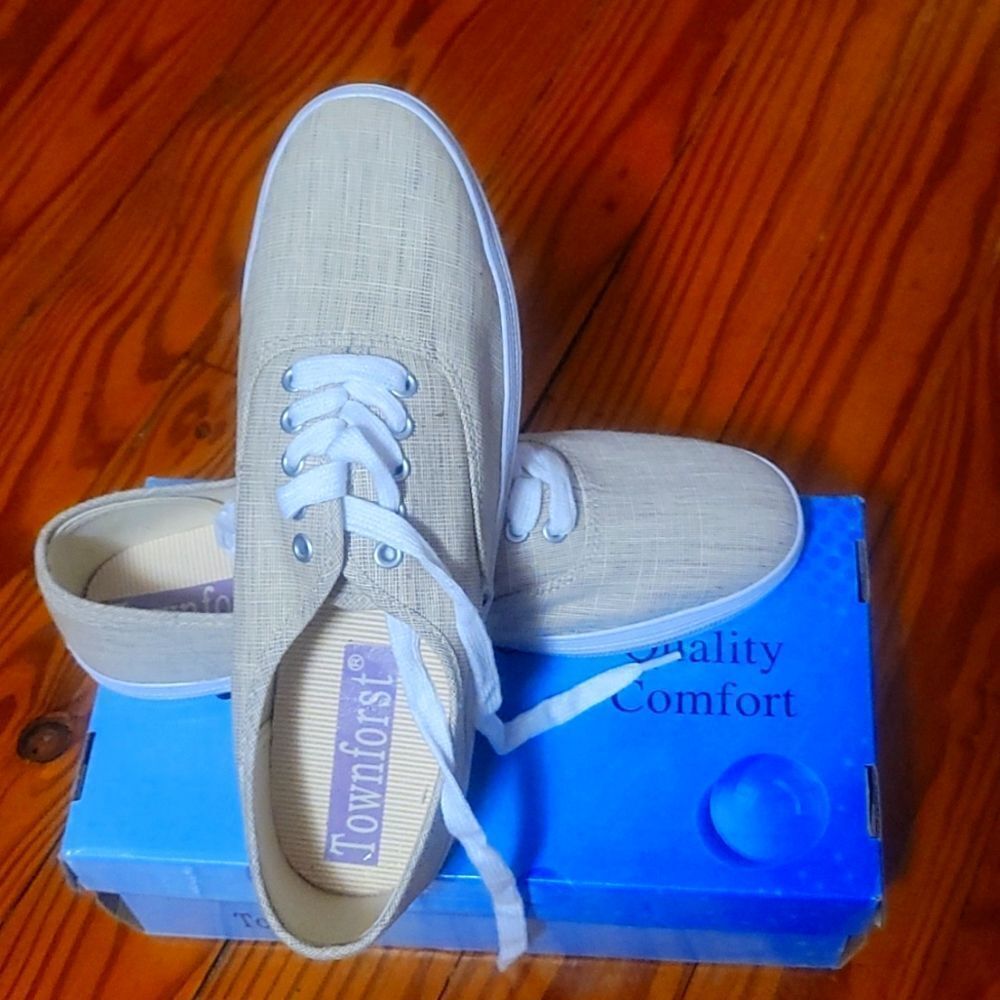 Town forster Sneakers Tan Size 9 Khaki Lace up shoes NWT‎